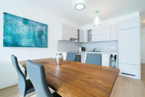 Kuchnia lub aneks kuchenny w obiekcie Vienna Residence | Spacious Serviced Apartment in Vienna directly at the U4