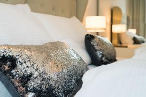 Łóżko lub łóżka w pokoju w obiekcie Vienna Residence | Spacious Serviced Apartment in Vienna directly at the U4