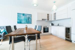 Kuchnia lub aneks kuchenny w obiekcie Vienna Residence | Spacious Serviced Apartment in Vienna directly at the U4