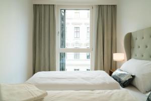 Łóżko lub łóżka w pokoju w obiekcie Vienna Residence | Spacious Serviced Apartment in Vienna directly at the U4