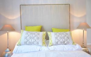A bed or beds in a room at Vienna Residence | Modern, bright business apartment in Vienna city center, Alsergrund