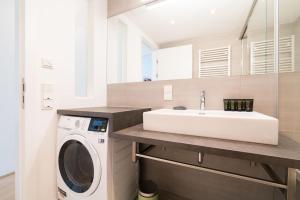 Zdjęcie z galerii obiektu Vienna Residence | Spacious Serviced Apartment in Vienna directly at the U4 w Wiedniu