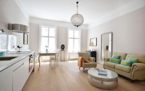 A kitchen or kitchenette at Vienna Residence | Modern, bright business apartment in Vienna city center, Alsergrund