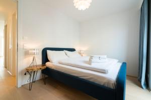 Łóżko lub łóżka w pokoju w obiekcie Vienna Residence | Spacious Serviced Apartment in Vienna directly at the U4