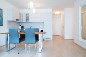 Kuchnia lub aneks kuchenny w obiekcie Vienna Residence | Spacious Serviced Apartment in Vienna directly at the U4