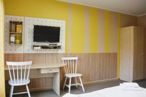 TV a/nebo společenská místnost v ubytování Alba Hotel