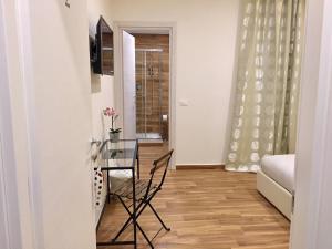 a room with a glass table and a chair at Cavallotti 21 in La Spezia