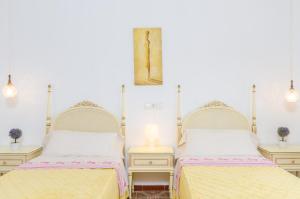 A bed or beds in a room at Can Rosito