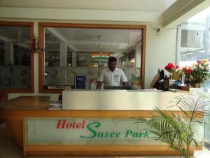 Členové personálu v ubytování Hotel Susee Park