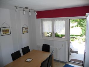 a dining room with a table and a window at Appartement Sur La Route des Vins d'Alsace in Cernay