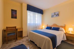 Säng eller sängar i ett rum på Hotel La Bolera