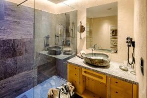 Hotel Sedona Lodge的一间浴室