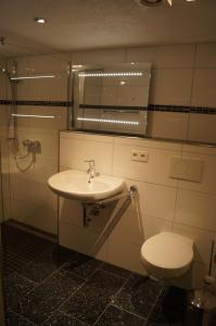 Koupelna v ubytování Traumhafte Ferienwohnung mit Pool