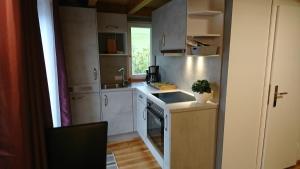Kuchyň nebo kuchyňský kout v ubytování Traumhafte Ferienwohnung mit Pool