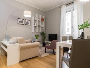 Televízia a/alebo spoločenská miestnosť v ubytovaní Milano Manzoni CLC Apartments
