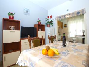 TV a/nebo společenská místnost v ubytování Apartments Blazenka 1270