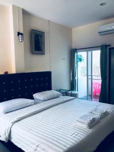 Postel nebo postele na pokoji v ubytování Baan Bon Resort Bang Tabun