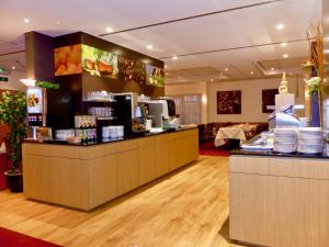 Příslušenství pro přípravu čaje a kávy v ubytování Golden Tulip Hotel de’ Medici