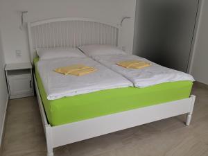 Postel nebo postele na pokoji v ubytování Hotel Milan Vopicka
