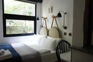 Voodi või voodid majutusasutuse NiHao Café Hotel toas