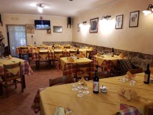 Restaurant ou autre lieu de restauration dans l'établissement Il Bettarello