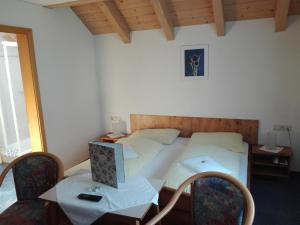 Postel nebo postele na pokoji v ubytování Hotel Haselried + 46 fotografií