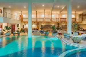 Bazén v ubytování Mövenpick Hotel & Residences Nairobi nebo v jeho okolí