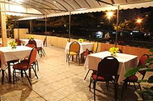 Restoran või mõni muu söögikoht majutusasutuses Serra Negra Paladium Hotel