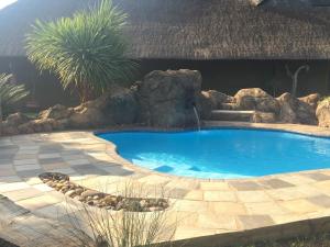 Bazén v ubytování Guinea Feather Country Lodge & Spa nebo v jeho okolí