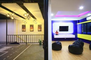 TV a/nebo společenská místnost v ubytování Tuk Tuk Hostel