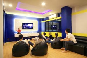 TV a/nebo společenská místnost v ubytování Tuk Tuk Hostel