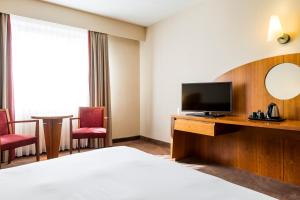 TV a/nebo společenská místnost v ubytování Astoria Hotel Antwerp