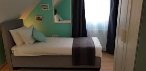 Posteľ alebo postele v izbe v ubytovaní Joy Guesthouse