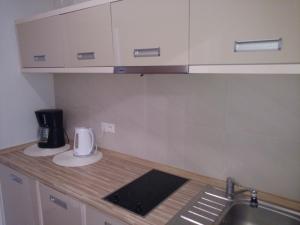 A kitchen or kitchenette at Apartament Baltic Sky