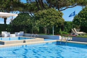 Бассейн в Hotel Croce Di Malta или поблизости