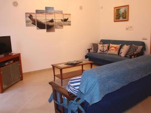 a living room with a bed and a couch at Europa Beach House in Manta Rota