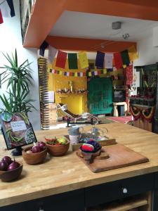 a kitchen counter with bowls of fruit and flags at Heavenly Retreat in Corsham