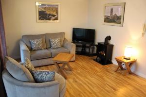 A seating area at Wild Atlantic Accommodation 18 Glenveagh Court
