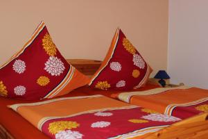 Кровать или кровати в номере Ferienwohnungen Hering
