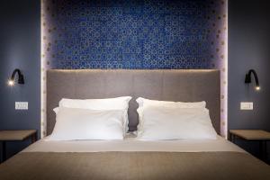 A bed or beds in a room at Blu Notte Guest House