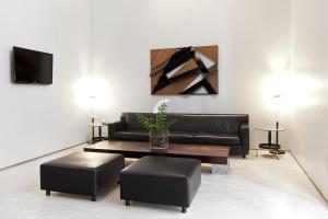 a living room with a couch and a coffee table at Flat no Ianelli in Belo Horizonte