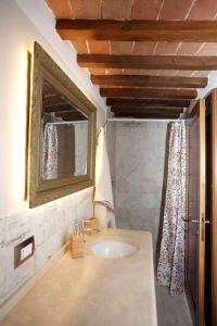 a bathroom with a sink and a mirror at Mezzanino L Palazzo Gagnoni Grugni in Montepulciano