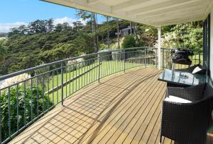 Balkón nebo terasa v ubytování Hibiscus Hideaway - Stay Waiheke + 2 fotografie