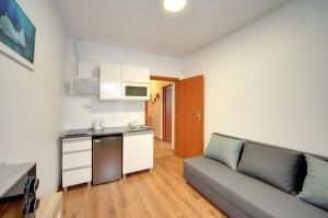 Kuchyňa alebo kuchynka v ubytovaní Apart-Invest Apartament Słoneczny Poranek