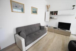 A television and/or entertainment centre at Moralma