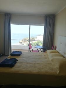 a bedroom with a bed with a view of the ocean at Estrela do Mar in Albufeira