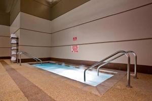 The swimming pool at or close to Simba Run Vail Condominiums