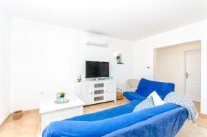 TV a/nebo společenská místnost v ubytování House Nikolina + 26 fotografií