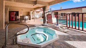 a jacuzzi tub on the balcony of a house at Best Western China Lake Inn in Ridgecrest