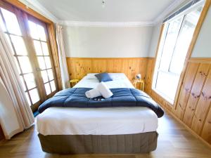 a bedroom with a large bed with blue and white sheets at Ingenia Holidays Wairo Beach in Lake Tabourie